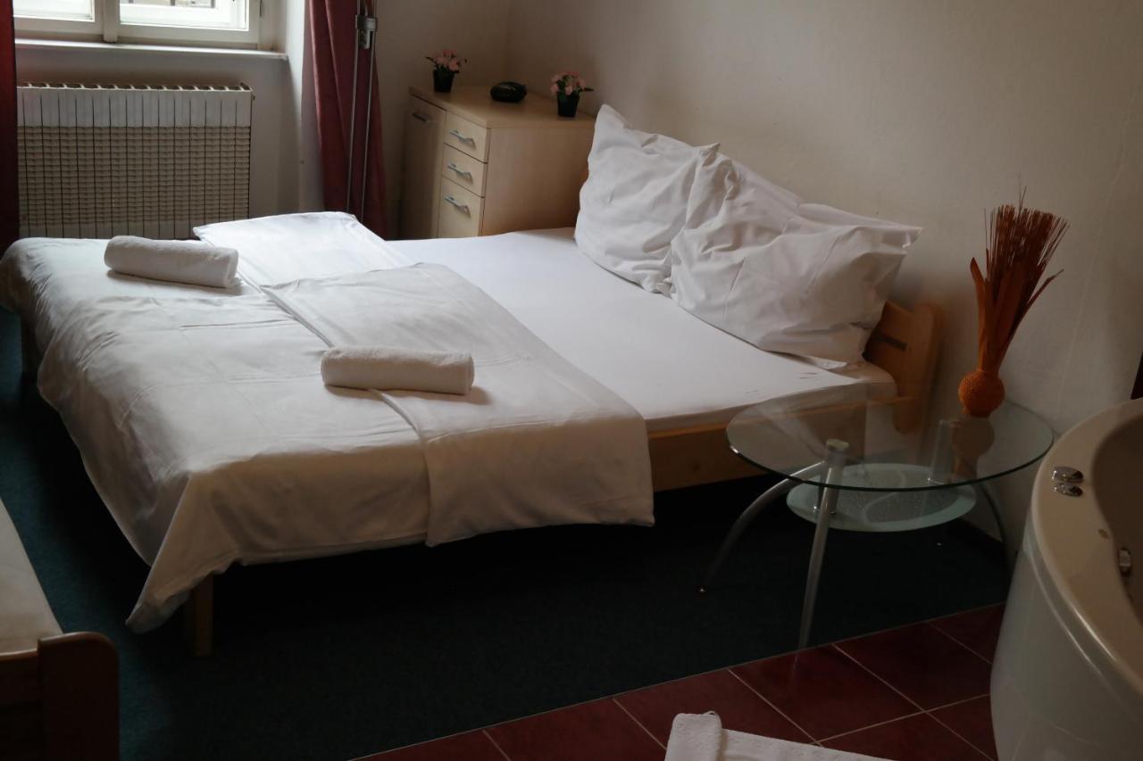 Hotel Praha Club Bed & Breakfast Dış mekan fotoğraf